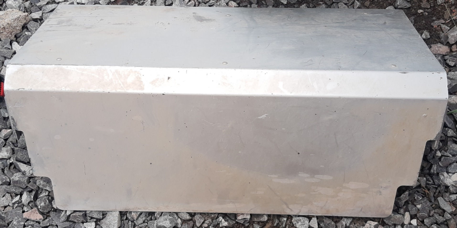 TAPA DE BATERÍAS TRACTOCAMION