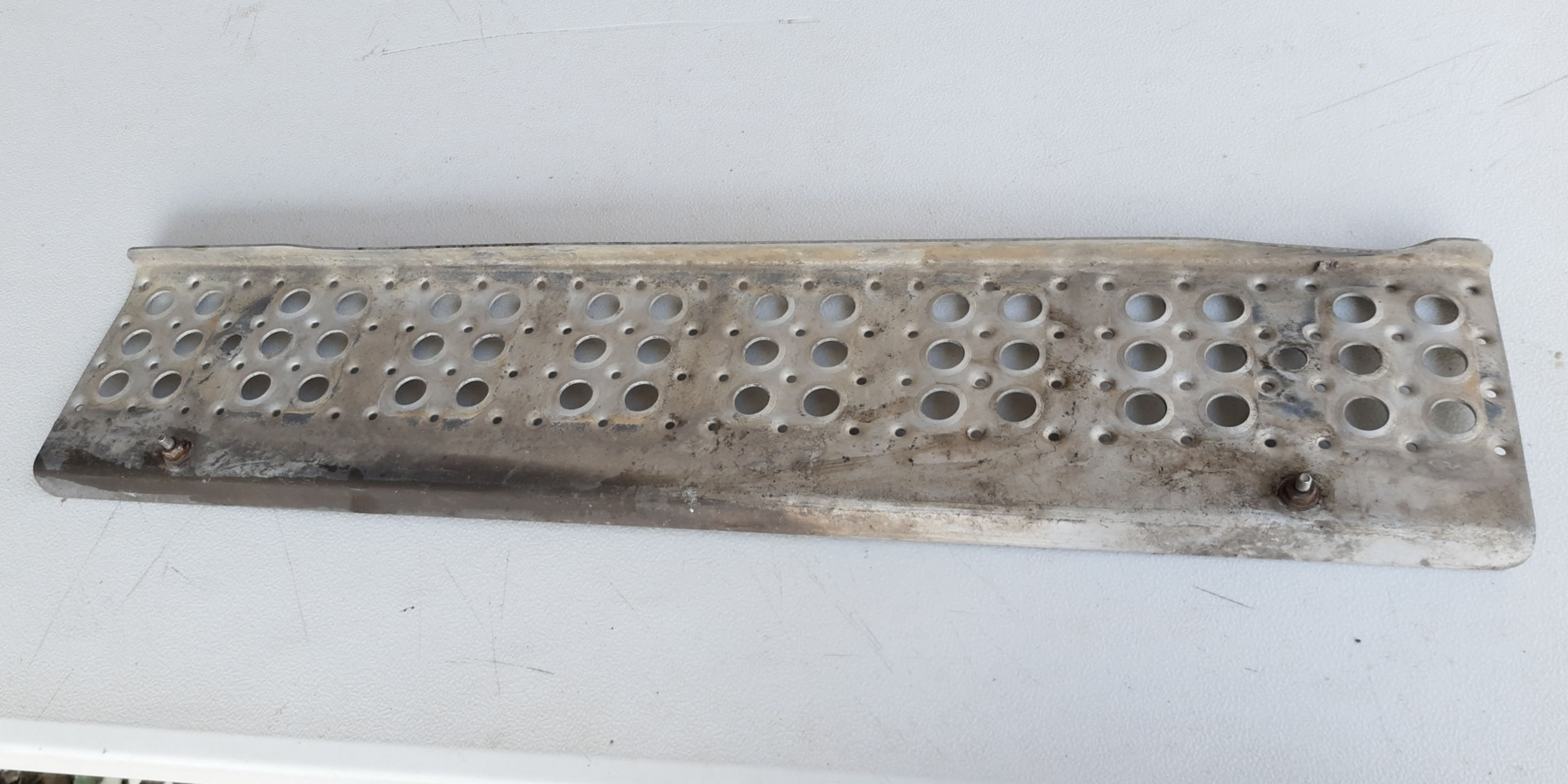 ESTRIBO TRACTOCAMION VOLTEO