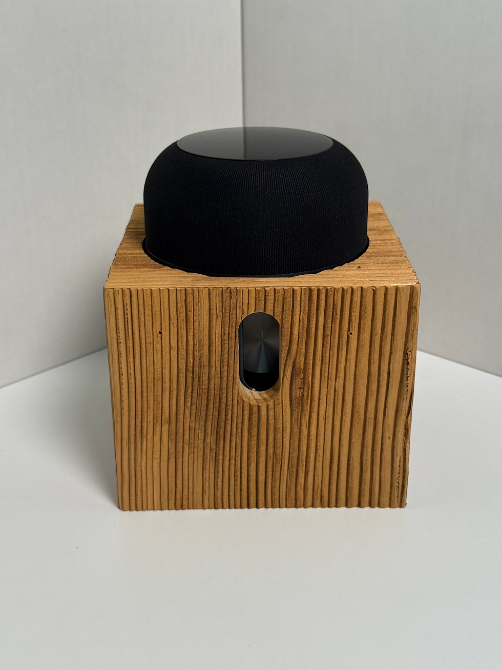 Miniaturbild: Swiss Chalet Musikbox Sonnenverbrannt