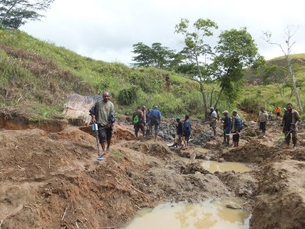 Detektor Emas Berubah Kehidupan Penggunannya Di Papua