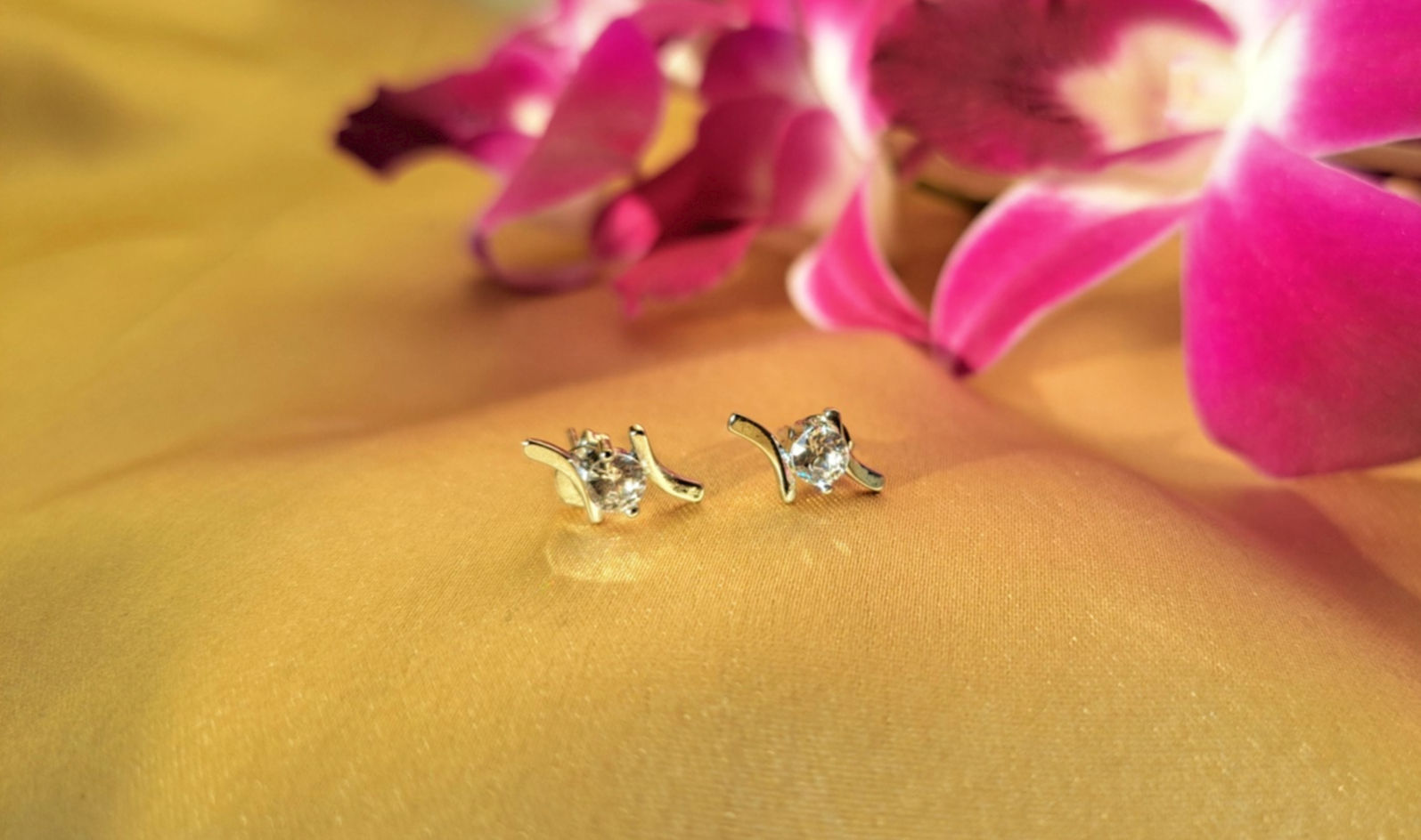 Solitaire-Studded Curved Earrings