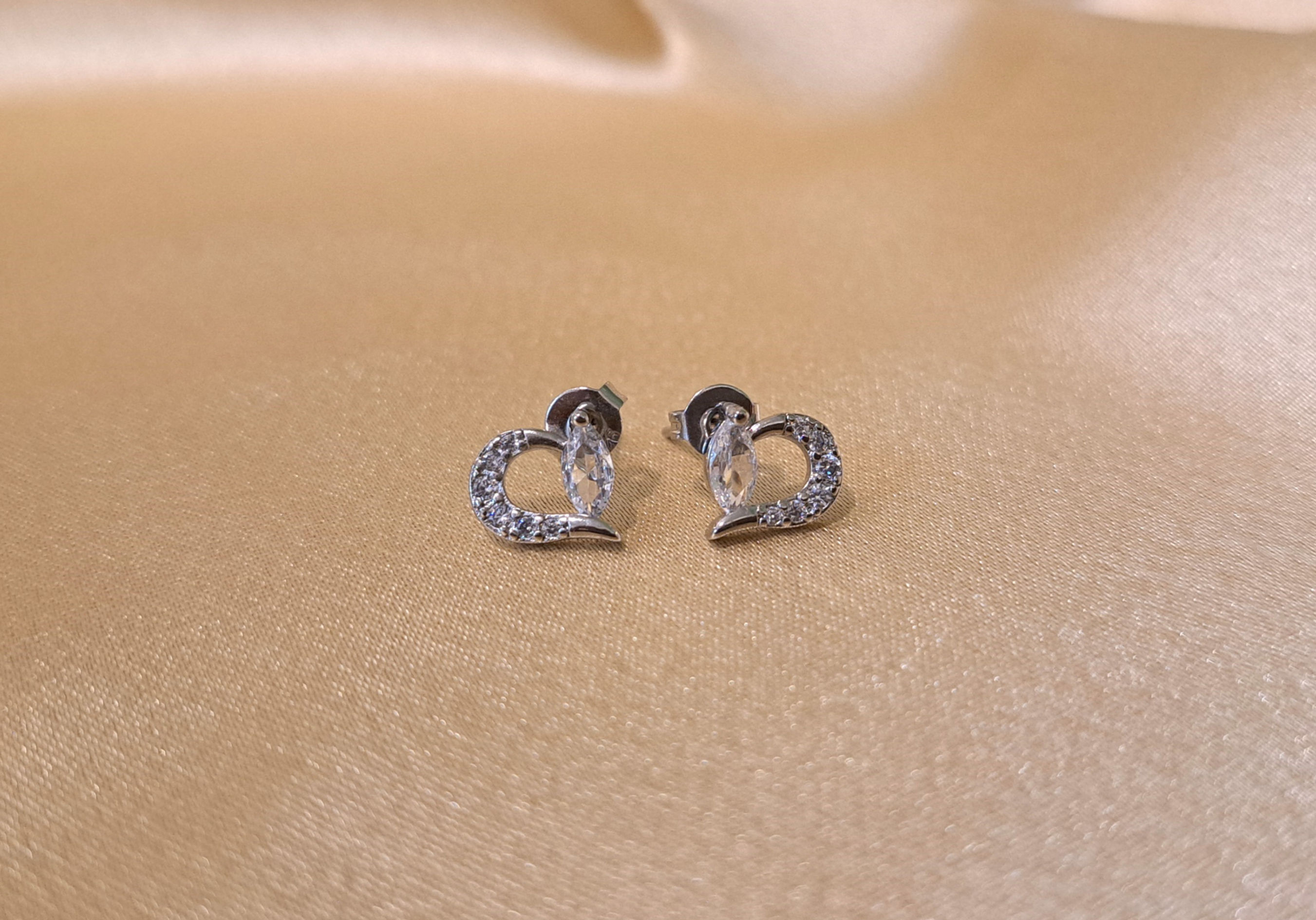 Zircon-Studded Heart Earrings
