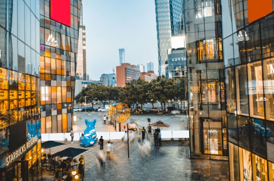 Commercial Metal Solution: Signages. Totem, lightboxes, storefront