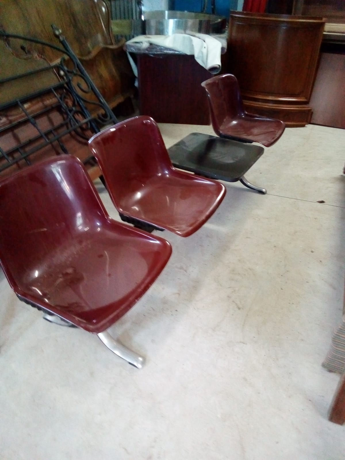 sedie sala attesa in plastica bordeaux