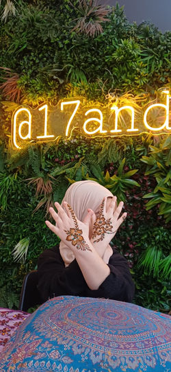 Henna hand design
