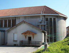 Froges_eglise_Sainte_Therese_place.jpg