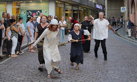 foto inszenierung hexe beschnitten.jpg