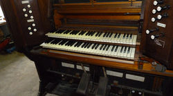 Onderhoud en herstellingen aan een Apollo-harmonium