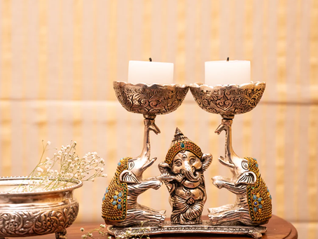 How Do Handcrafted Gifts in India Reflect Local Art?