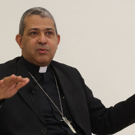 ¿Quién maneja las finanzas en la Arquidiócesis de Santo Domingo?