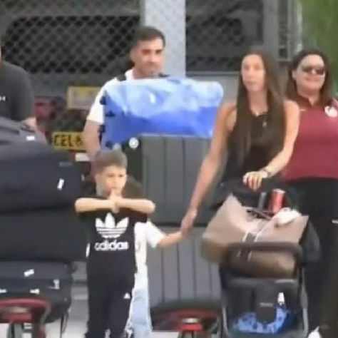 Con toda su familia: Lisandro Alzugaray llegó al Perú para unirse a los entrenamientos de Universitario