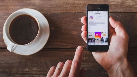 Esta es la edad recomendada por los psiquiatras para usar pantallas y redes sociales