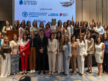 Empresas del sector bananero firman compromiso para impulsar el empleo técnico femenino en la agroindustria