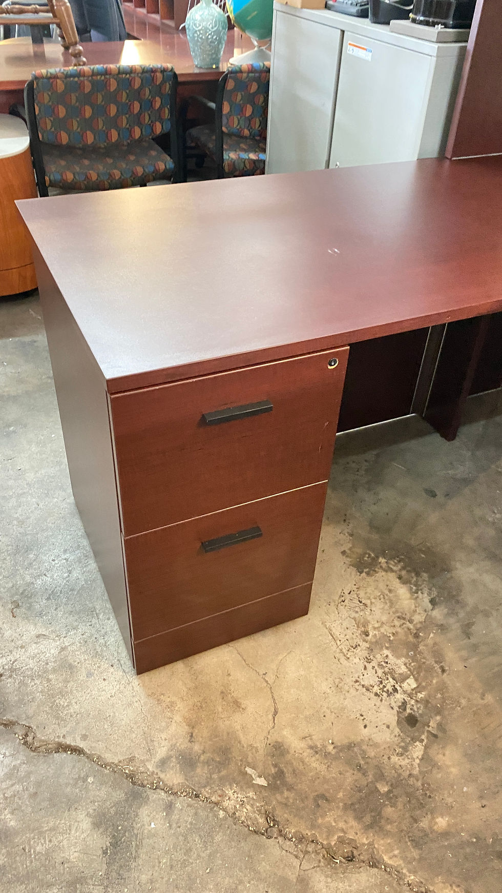 Thumbnail: L shaped desk with hutch 