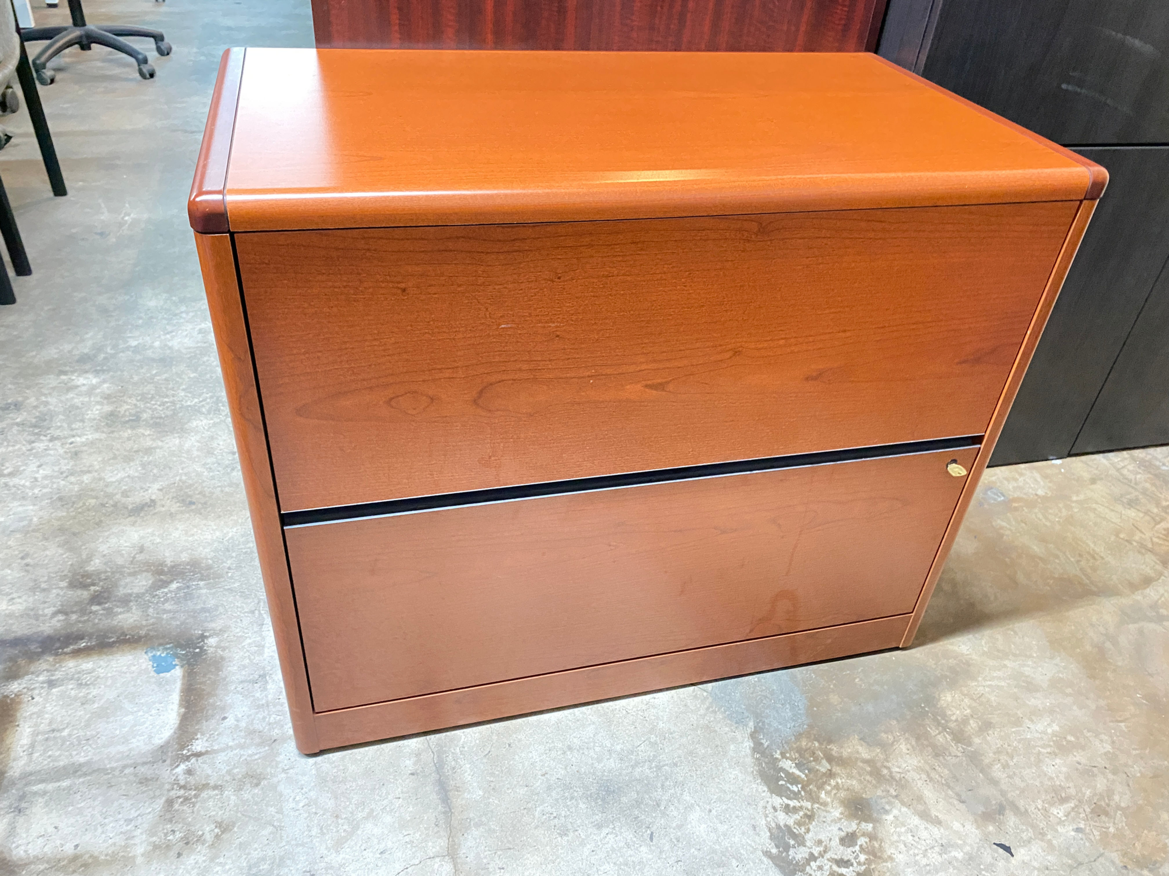 Hon 2 drawer lateral file cabinet 