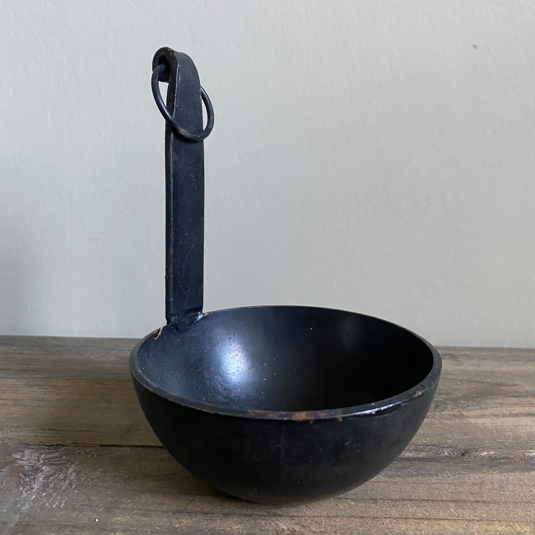 Metalen muurlepel zwart