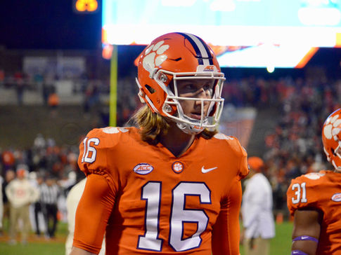 Writer Suggests Lawrence Should Sit Out Next Two Seasons at Clemson