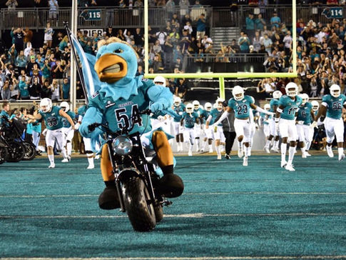 Coastal Football Adds 17 to Open Early Signing Period