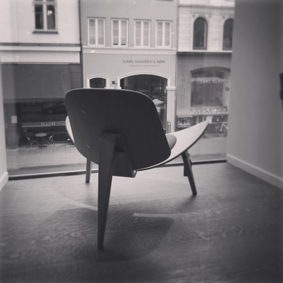 Hans J. Wegners CH07 er som en skulptur i rummet