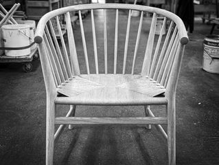 Hans J. Wegners PP112 – En stol hvor lethed og styrke mødes