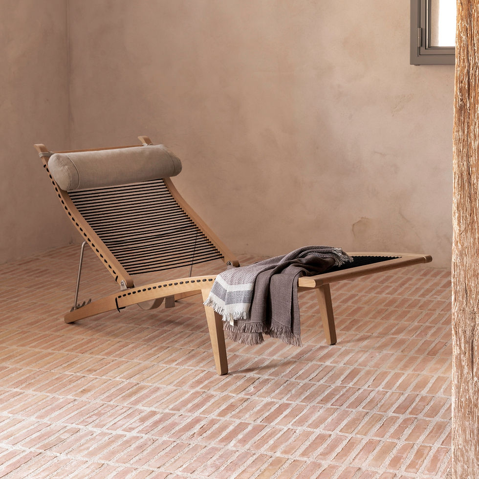 Her ses Hans J. Wegners Deck Chair model PP524