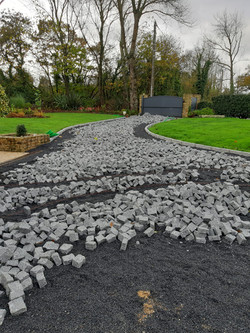 Pavage en pavé granit gris clair mouillé 10x10x5cm clivé2
