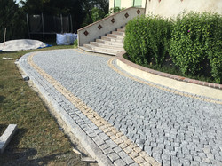 Pose en arrête de poisson en granit gris_bleu IMGranit®