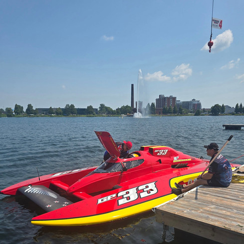 GP33 Jack Lupton Motorsport in the water at Regates de Valleyfield