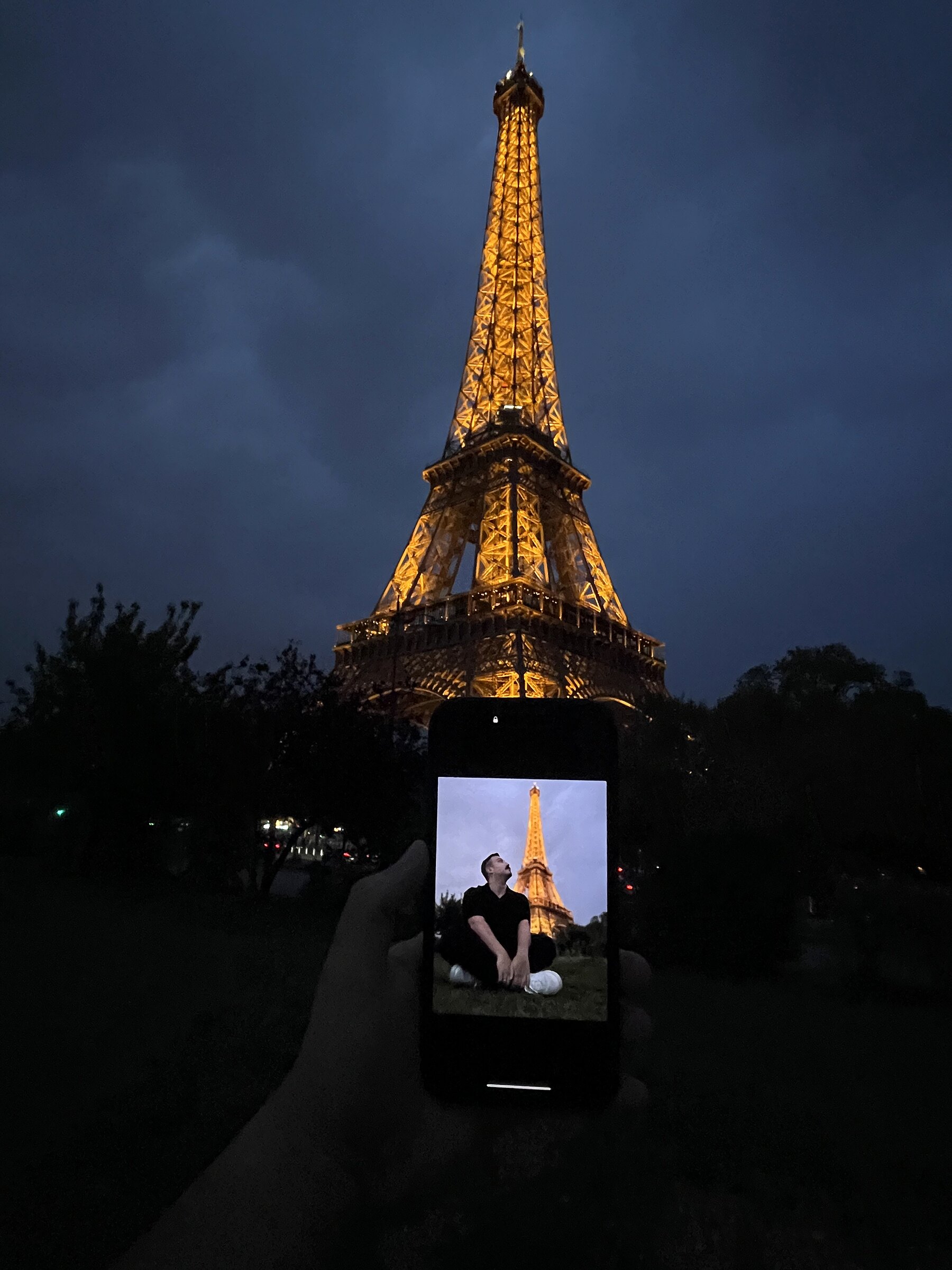 Talys em Paris durante sua jornada profissional