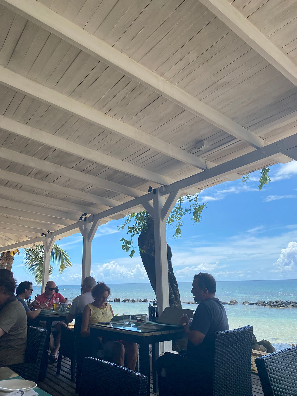 The cosy setting of The Grill with panormaic ocean views.