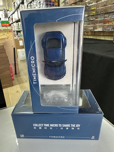 NISSAN 400Z BLUE ENDLESS WITH FIGURE 1/64 SCLAE DIECAST CAR MODEL