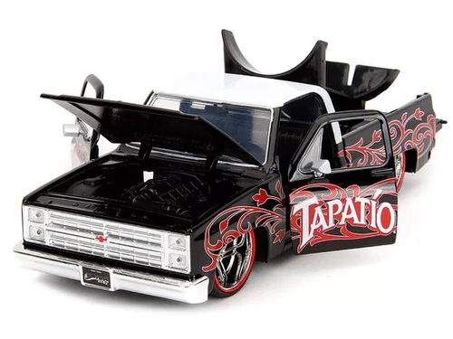JADA Tapatío Charro Man Chevrolet C-10 Tapatio Day Of The Dead 1985 Chevy C10 w/Charro Man Figure | Jada Toys