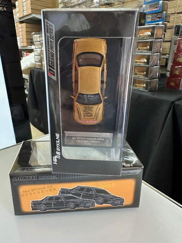 NISSAN SKYLINE ER34 BLITZ D1 TSUYOSHI TEZUKA GOLD 1/64 DIECAST CAR