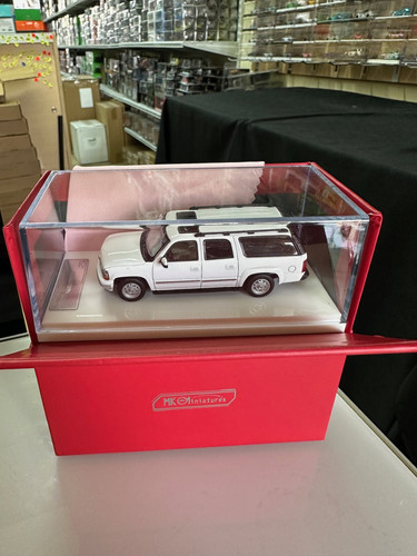 9L-011 MK Minitures 1/64 シボレー サバーバン ホワイト 9L-011 MK Minitures 1/64 シボレー サバーバン ホワイト