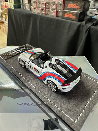 PORSCHE 918 SPYDER WITH TOP MARTINI LIVERY 1/64 DIECAST CAR MODEL