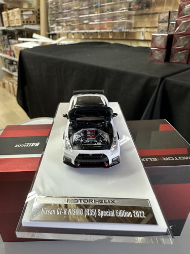 NISSAN SKYLINE GT-R R35 NISMO CARBON WHITE HOOD OPEN 1/64 CAR BY