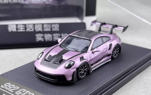 Voiture Miniature Porsche 992 GT3 RS Rose Sur Plateau - Échelle 1/64 Time Micro - Neuf