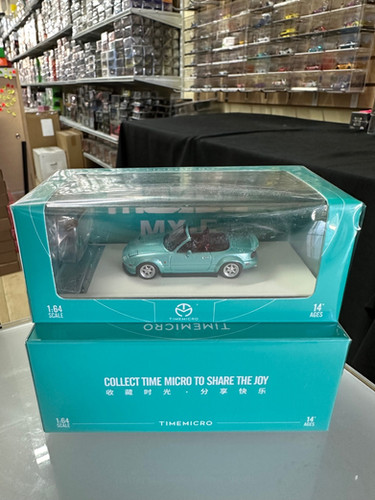 MAZDA MIATA MX5 GREEN WITH TONGUE & FIGURE 1/64 DIECAST CAR MODEL