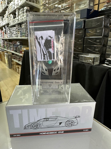 ワンダイレクション　コレクション KOENIGSEGG ONE SILVER GIFT BOX REAR COMES OFF 1/64 DIECAST