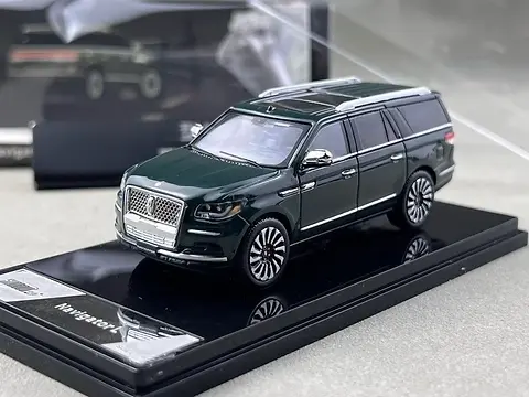超希少　ヴィヴィエンヌ　アリゲーター LINCOLN NAVIGATOR SUV L GREEN 1/64 DIECAST CAR BY SHADOW PRO SP