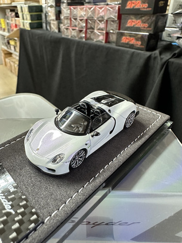 たいしょー PORSCHE 918 SPYDER WITH TOP WHITE 1/64 DIECAST CAR MODEL BY TOP
