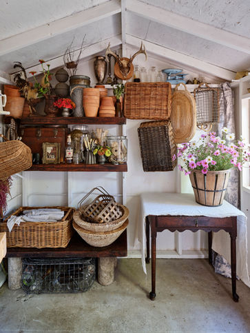 Garden studio, potting shed, pink cosmos