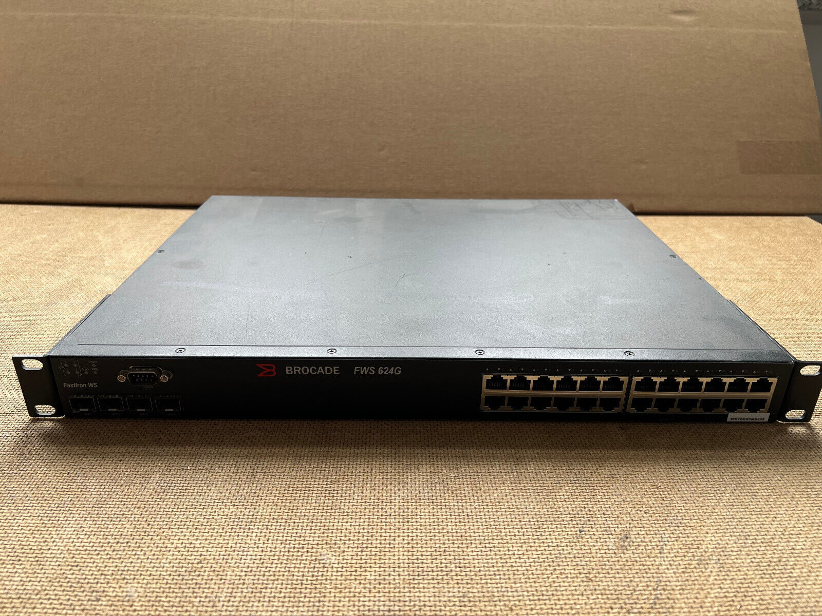 Brocade FWS624G 20 x 10/100/1000 Mbps ports plus 4-port Combo copper/fiber