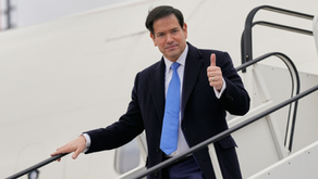 Le secrétaire d’État Marco Rubio l’avait exprimé lors d’une conférence de presse avant son départ pour la Conférence de Munich. La question de la souveraineté énergétique des pays d’Europe centrale était au cœur de l’agenda politique du secrétaire d’État, en déplacement en Allemagne, en Slovaquie et en Hongrie. À Bratislava et à Budapest, les 15 et 16 février, le secrétaire d’État Marco Rubio a annoncé des mesures concrètes en vue de la construction de centrales nucléaires en Europe centrale, utilisant des technologies nucléaires américaines de pointe et renforçant ainsi les intérêts communs en matière de sécurité dans la région. Alors, la question de la dépendance énergétique est-elle réellement réglée ?