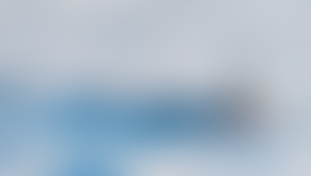 Le 5 avril 2022, la France s’est dotée d’une stratégie polaire à horizon 2030, intitulée « Équilibrer les extrêmes » et présentée par Olivier Poivre d’Arvor, ambassadeur chargé des pôles et des affaires maritimes. Cette feuille de route vise à replacer la France parmi les nations polaires en concurrence, en assumant une vision globale des deux pôles, Arctique et Antarctique, autour d’un triptyque : science, environnement, géopolitique.