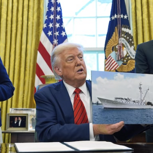 Le 17 Avril 2025, moins de trois mois après la prise de fonction de Donald Trump, la Maison Blanche a publié le décret exécutif (« executive order ») intitulé « Restauring American Seafood Competitiveness », avec comme objectif de dynamiser les exportations et la vente de produits halieutiques pêchés dans les eaux américaines, par les Américains. 