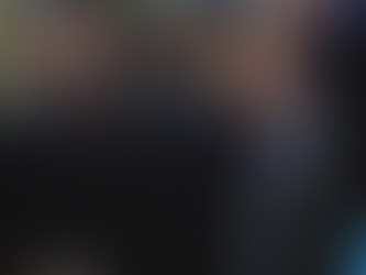 Le conflit actuel prend racine dans la rupture brutale de l'alliance entre les deux généraux qui avaient renversé le dictateur Omar el-Béchir en 2019. Le 15 avril 2023, la rivalité pour le contrôle de l'appareil d'État a dégénéré en une guerre urbaine dévastatrice à Khartoum avant de se propager aux régions périphériques. Ce basculement a réduit à néant les espoirs de la révolution démocratique portée par la jeunesse soudanaise qui réclamait un pouvoir civil.