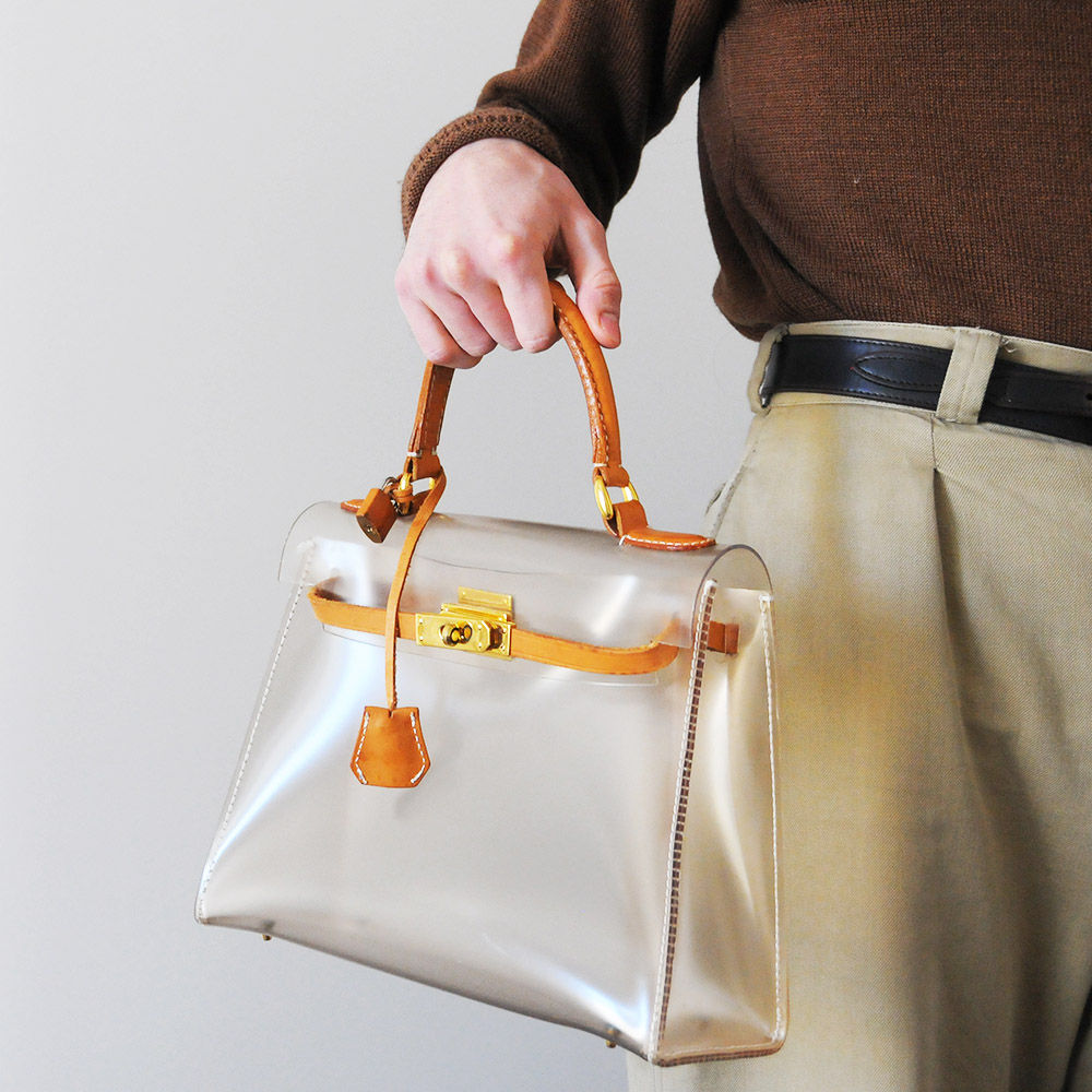 Sac à main en cuir et PVC transparent porté main par la poignée