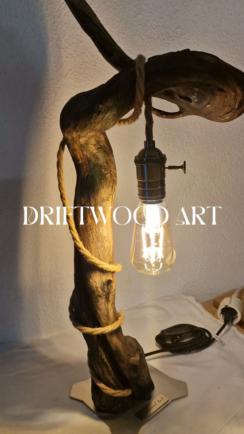 Miniaturbild: Treibholz Tischlampe "Aurelia"