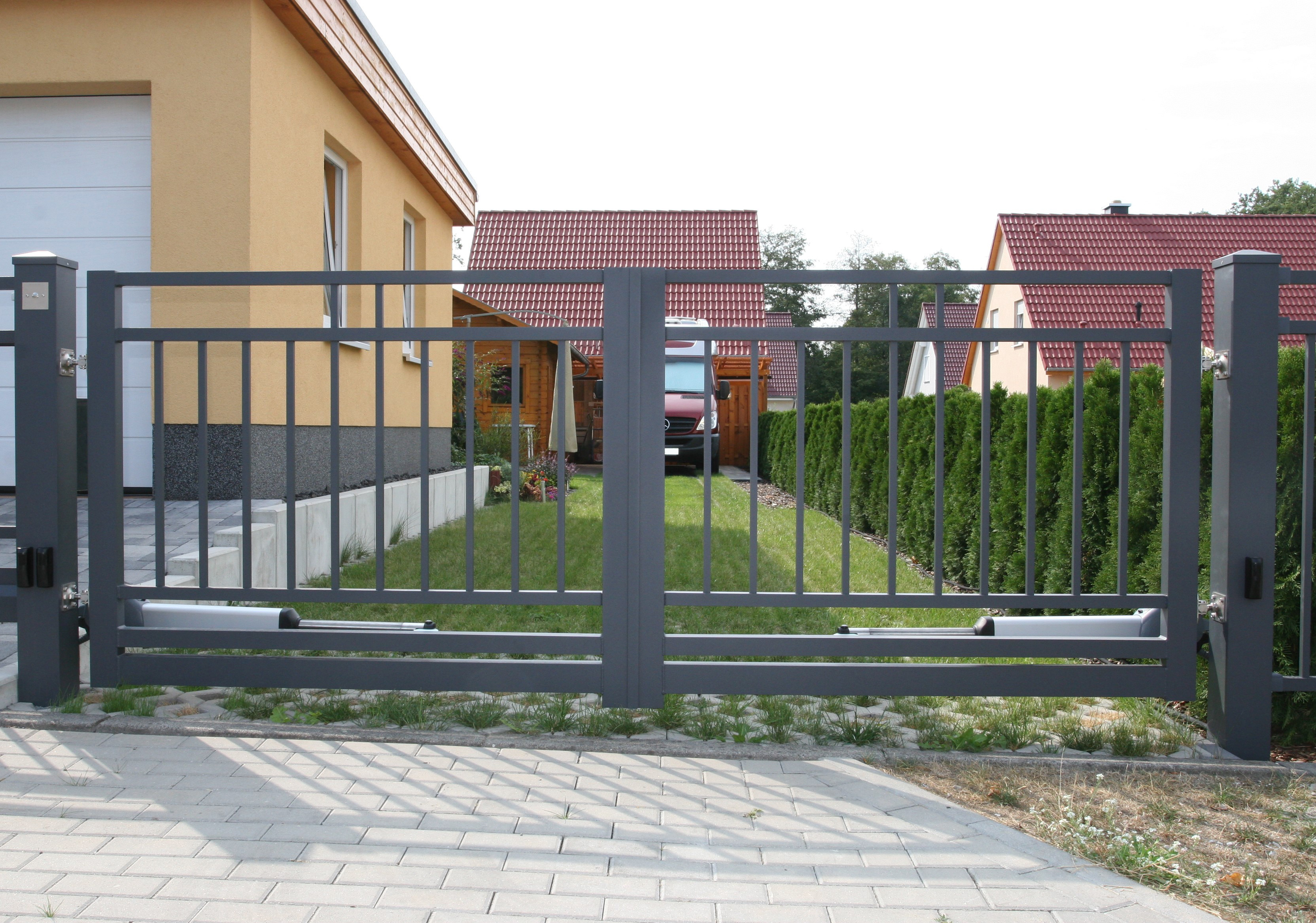 FZ.R.6 Drehflügeltor RAL7024
